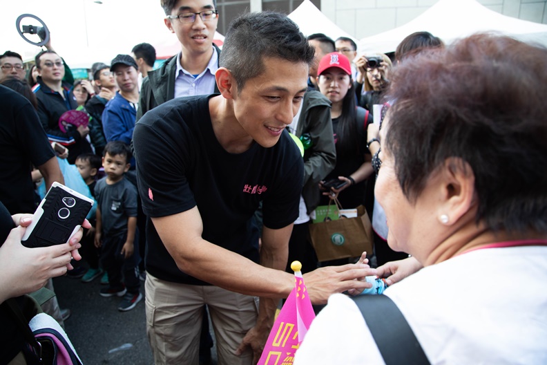儘管最後惜敗,但「特戰男神」吳怡農已對藍營人氣立委蔣萬安造成不小威脅。