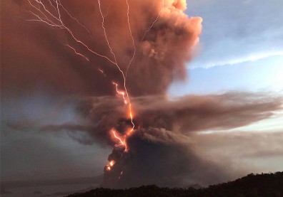 塔爾火山噴發引發75場地震！菲律賓當局警告：恐發生「火山海嘯」