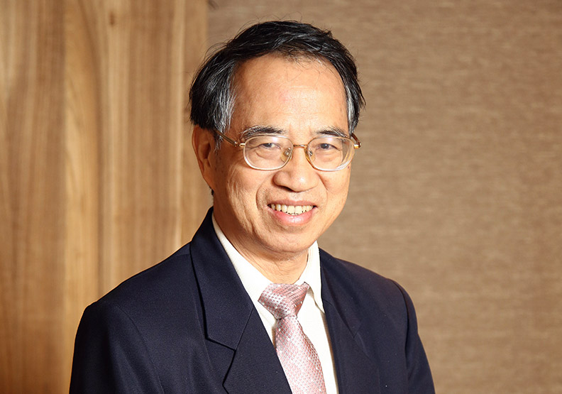 前中華電信董事長、交通大學榮譽教授呂學錦。
