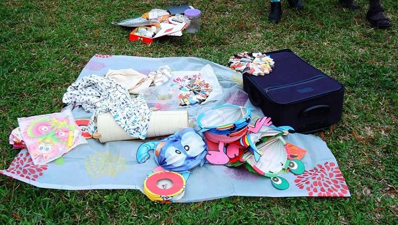 參加市集,把自己用不到的物品展示出來,讓需要的人可自行取走。陳淑芬攝