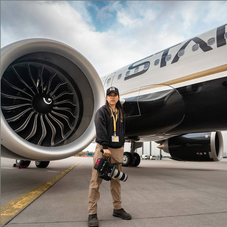 紀錄片女導演、知名YouTuber藍諾Eleanor Jiang全程紀錄張國煒駕駛A321neo返台。