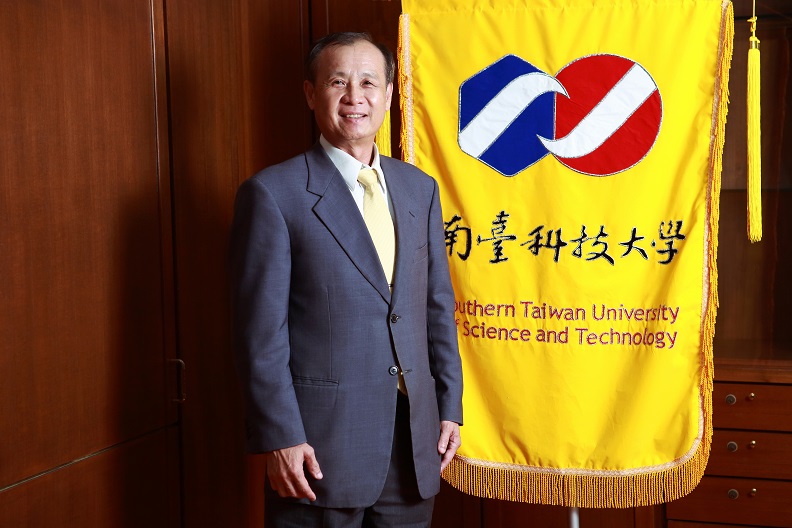 南臺科技大學校長盧燈茂。
