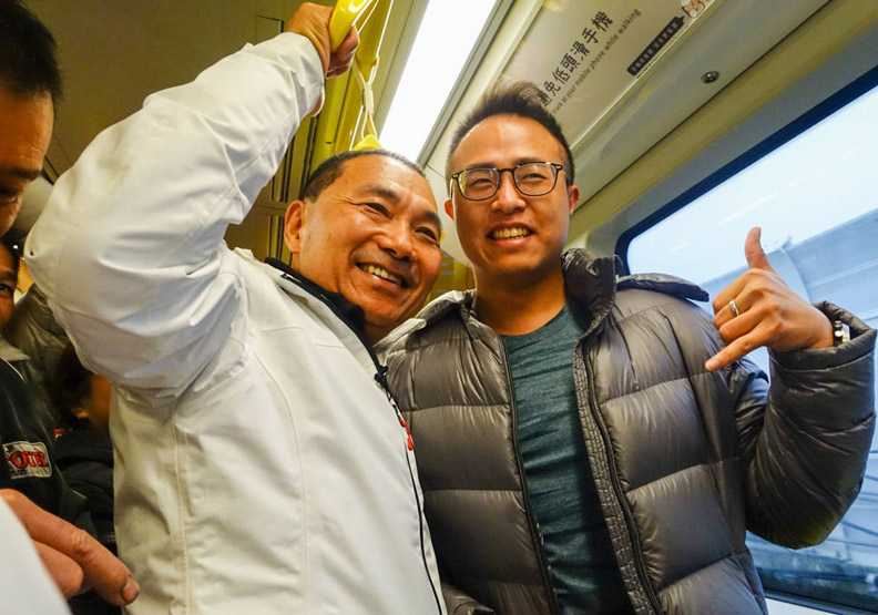 新北市長侯友宜19日前往試乘。圖片來源:新北市政府提供