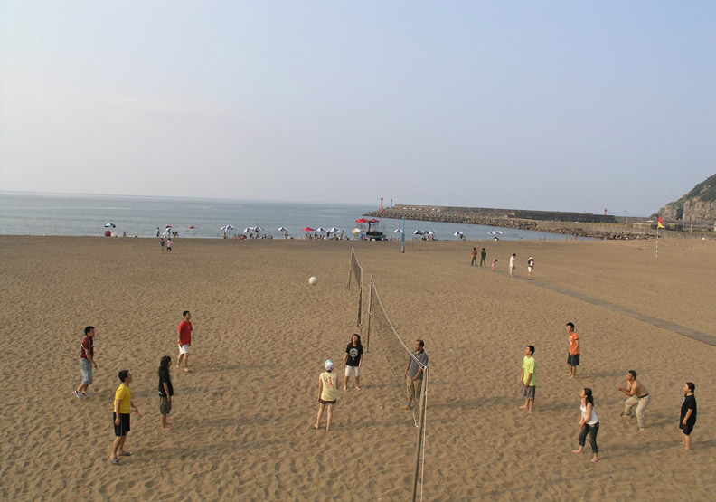 金山青年活動中心旁的沙灘。圖片取自金山青年活動中心粉專