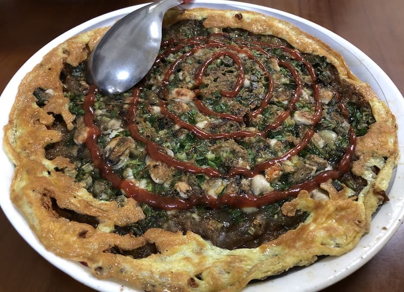 在小金門享用的蚵仔煎。野島剛提供