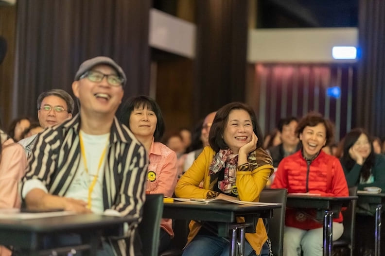 沈春華幽默分享,氣氛熱烈。