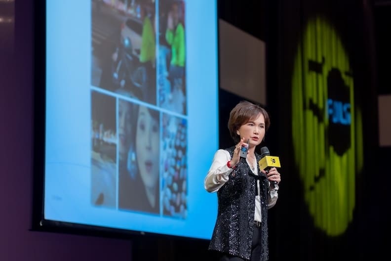 沈春華在50+年度讀者派對分享自己在50後的人生新實驗,鼓勵大家面對變化勇敢因應。