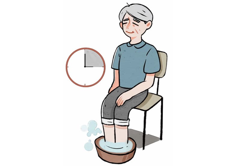 老年人泡15分鐘左右。