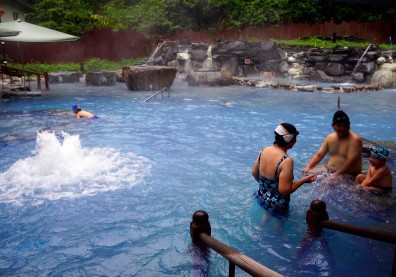 泡溫泉對身體有哪些效用？這幾種人泡溫泉別超過42℃