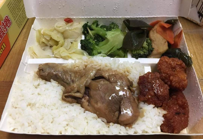 去年義大醫院除夕晚餐。義大醫院提供