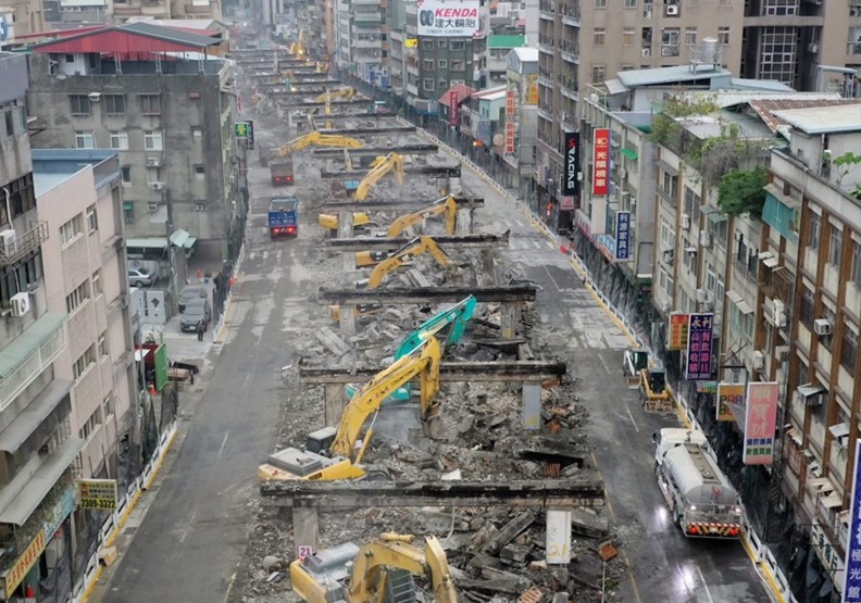台北市重慶南路高架橋小年夜開拆！進度「如同閃電」