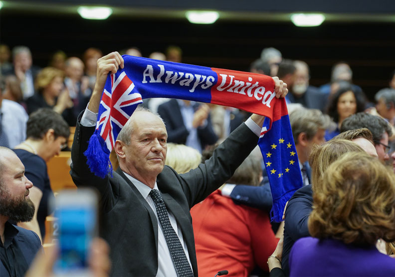 圖／歐洲議會29日正式表決通過英國脫離歐盟。取自 @Europarl_Photo twitter
