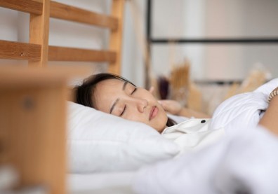 不花一毛錢，睡眠就是最好的保養品！把握兩大原則減緩老化速度