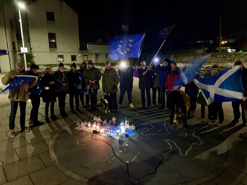 蘇格蘭人以燭光守夜對英國脫歐表達哀悼。