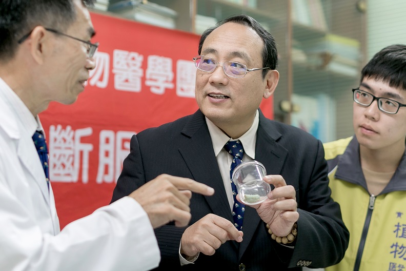 屏科大校長戴昌賢表示,生物防治在友善耕作上非常重要,但要如何倡導農民轉置用藥觀念,需要植物醫生專業的輔導。