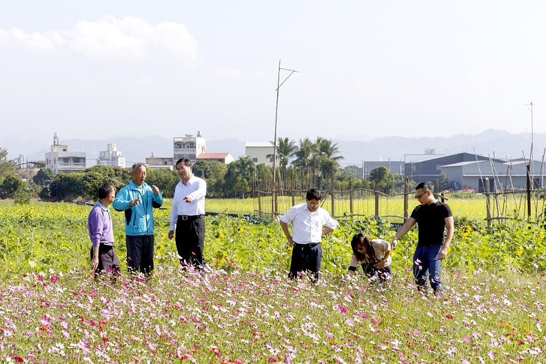 水土保持局台中分局在霧峰鄉五福社區推動友善耕種,讓環境生態回歸平衡。人回來了,田裡小動物也回來了,田間生態系恢復自然,社區更健康。