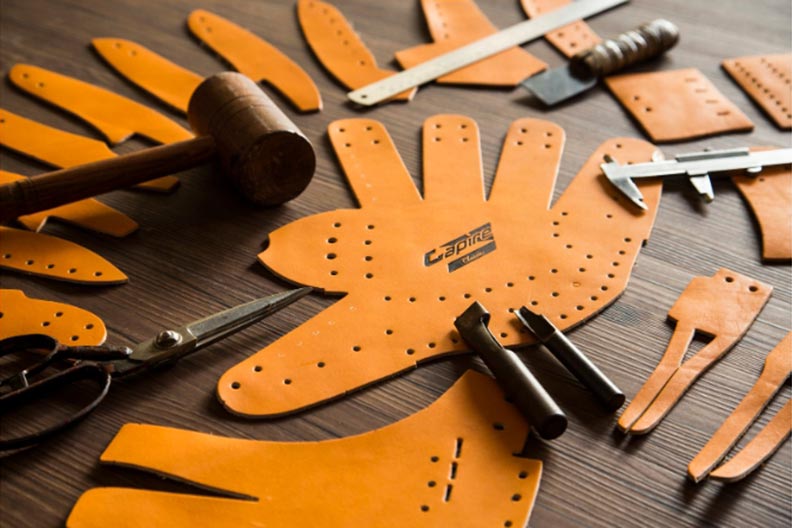 許多客戶願意支付急單費用，請工廠趕工，只為盡早拿到訂製手套。（取自Capire Glove）