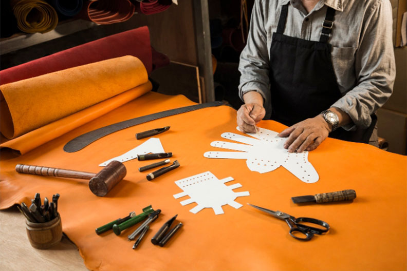 提供客製版型的服務，也意外圓了手部骨骼天生異常孩童的棒球夢。（取自Capire Glove）