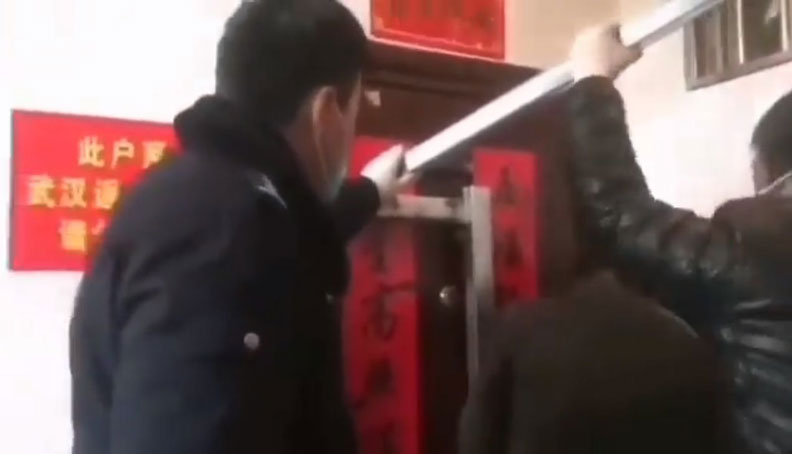 來自武漢的民眾門窗被鐵條封死。 取自twitter