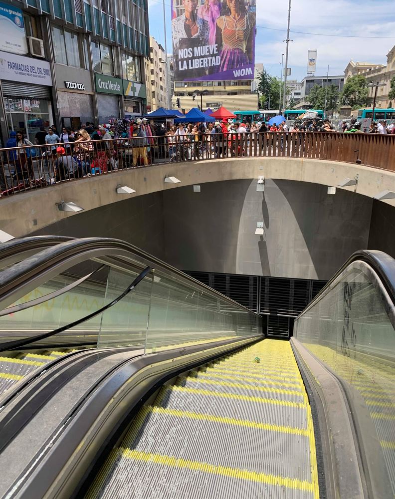 去年底的社會抗爭源頭,來自智利政府宣布地鐵漲價,引爆壓抑多年的社會不滿情緒。(圖片提供:趙偉婷)