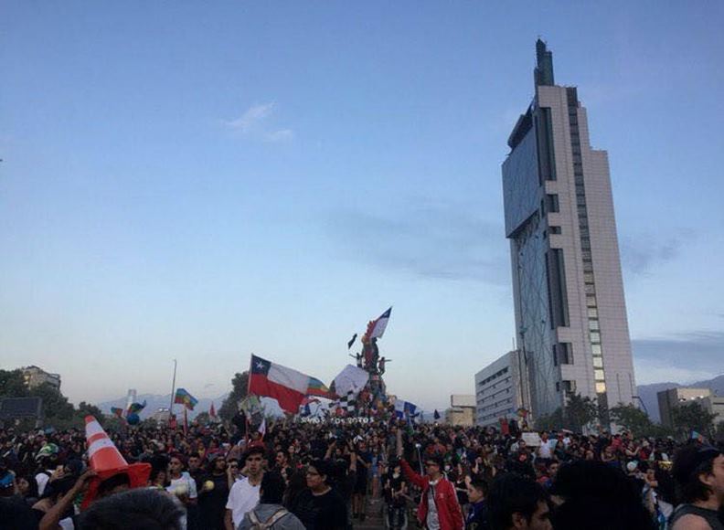 多年未解的財富分配不公,讓智利的年輕世代對未來感到失望。(圖片提供:Sebastián Rueda)