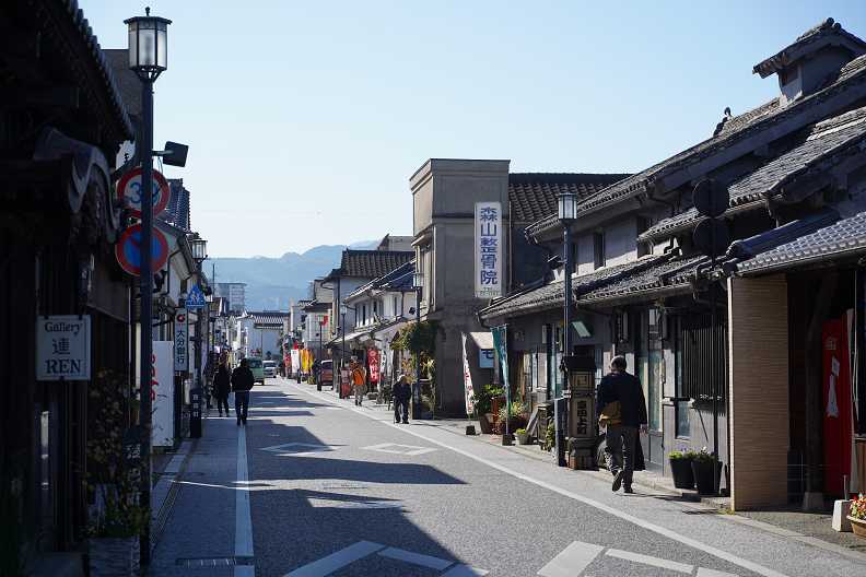 豆田町老街上看不到任何一根電線杆跟電線,保有老街的純粹與清爽。