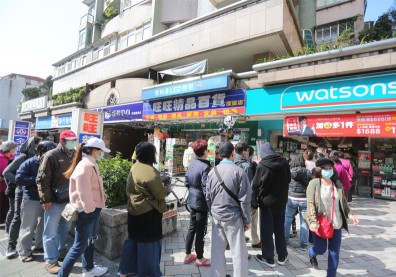 口罩實名制兩樣情：民眾憂買嘸、這群人卻笑了？