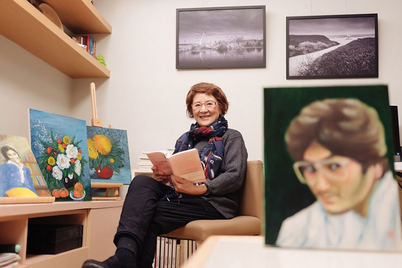 在大兒子離世後,薇薇夫人幫他畫了多幅肖像,深刻體會生命的意義。(陳鴻文攝影)