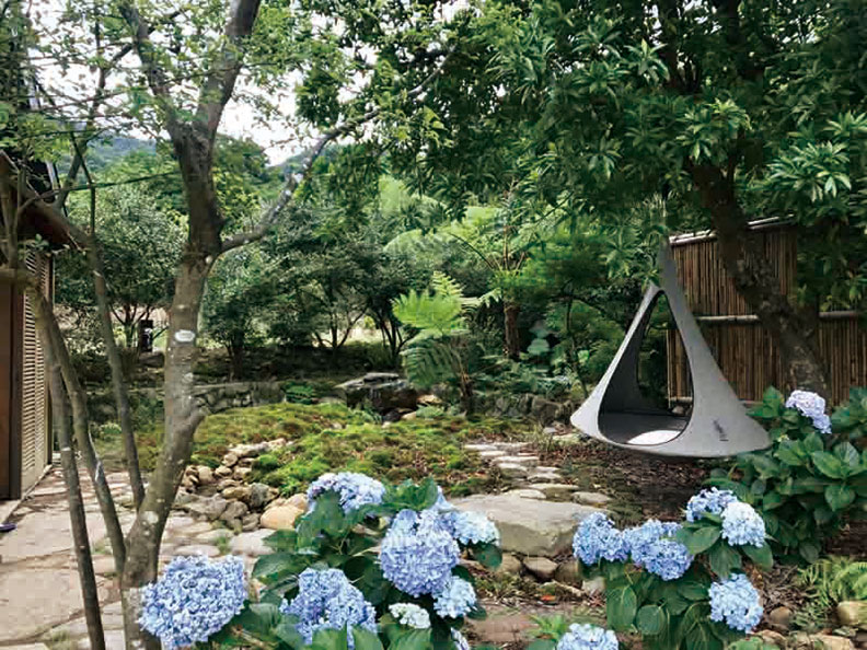 我和西恩團隊在陽明山上做出心目中的夢想花園,可以感受季節與花草的四季變化,於此試驗與實踐原生美學與園藝景觀的各種可能性。寫樂文化出版提供