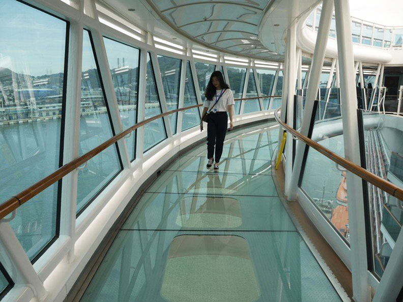 盛世公主號郵輪最大賣點－天空步道。聯合新聞網提供
