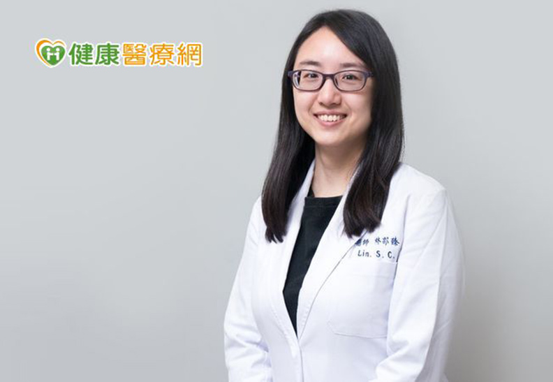 林邵臻主任提醒,中風患者一定要按時服用預防中風藥物,也要改變飲食、生活習慣,並多注意三高指數、控制體重,才能減少中風復發風險。
