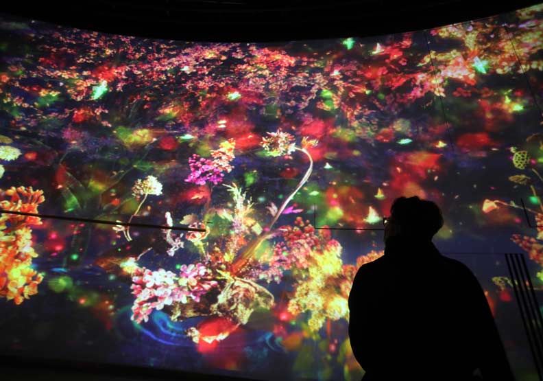 「環˙台中光影燈區」,展出時長約16分鐘的投影,訴說著不同主題。