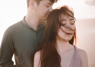 一個人是否值得你等待，要看他離開的姿態！