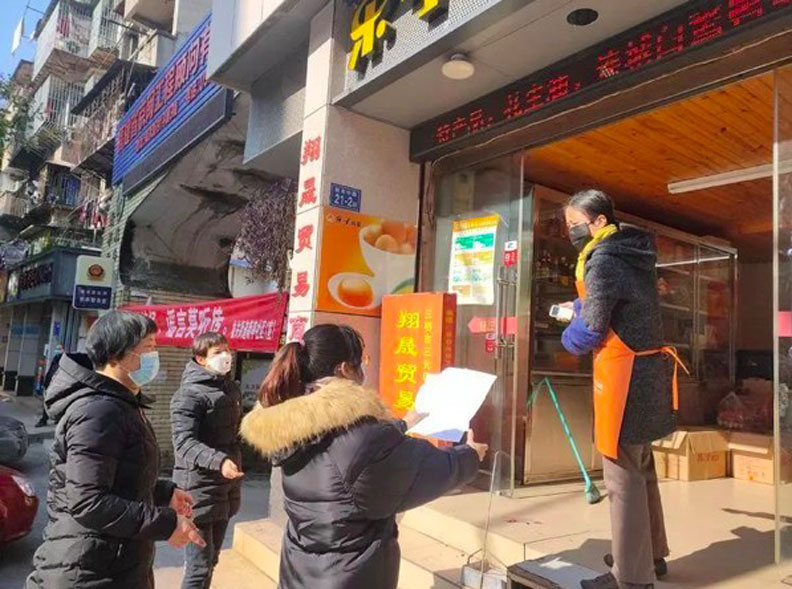 福建鄉村(社區)網格的「最後一米」,要求基層幹部帶動民眾,構築起全縣疫情防控的第一道防線。澎湃新聞