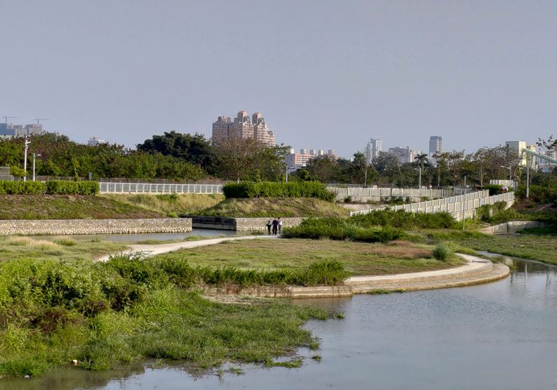 見證高雄水泥業興衰、華麗轉生的「柴山滯洪公園」
