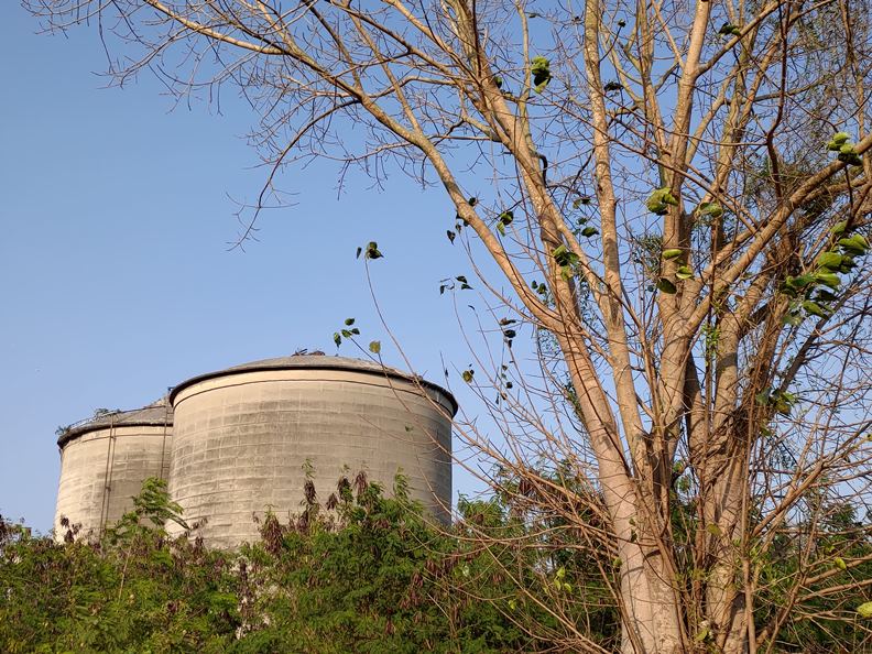 鼓山廠的巨大水泥槽。(圖片提供:楊天豪)