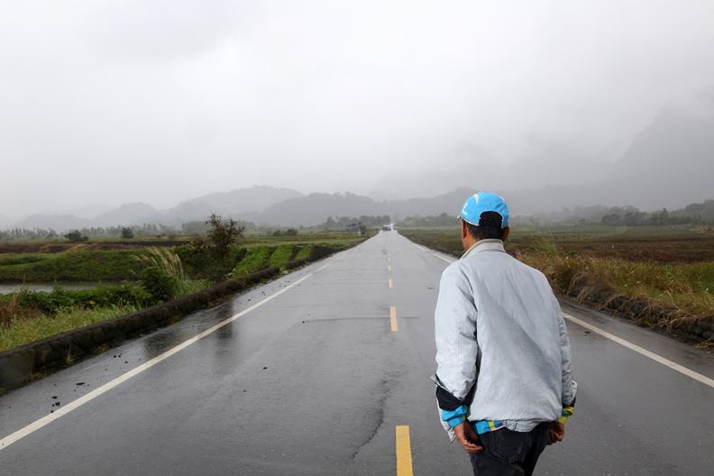 如何透過政策誘因和資源引導人口回流非都會區的鄉鎮,是政府部門未來的重點功課。