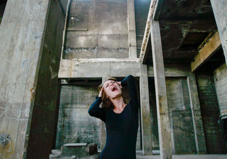 錢的價值明擺在眼前，我們不自知的下意識欲望會被激發，金錢成為戰場。取自pexels