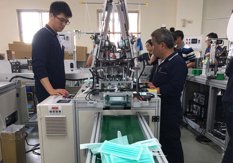 權和機械口罩自動生產線。林鳳琪攝