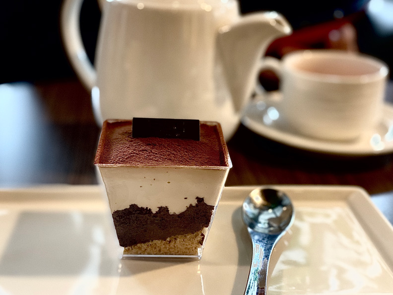 下午茶和提拉米蘇。