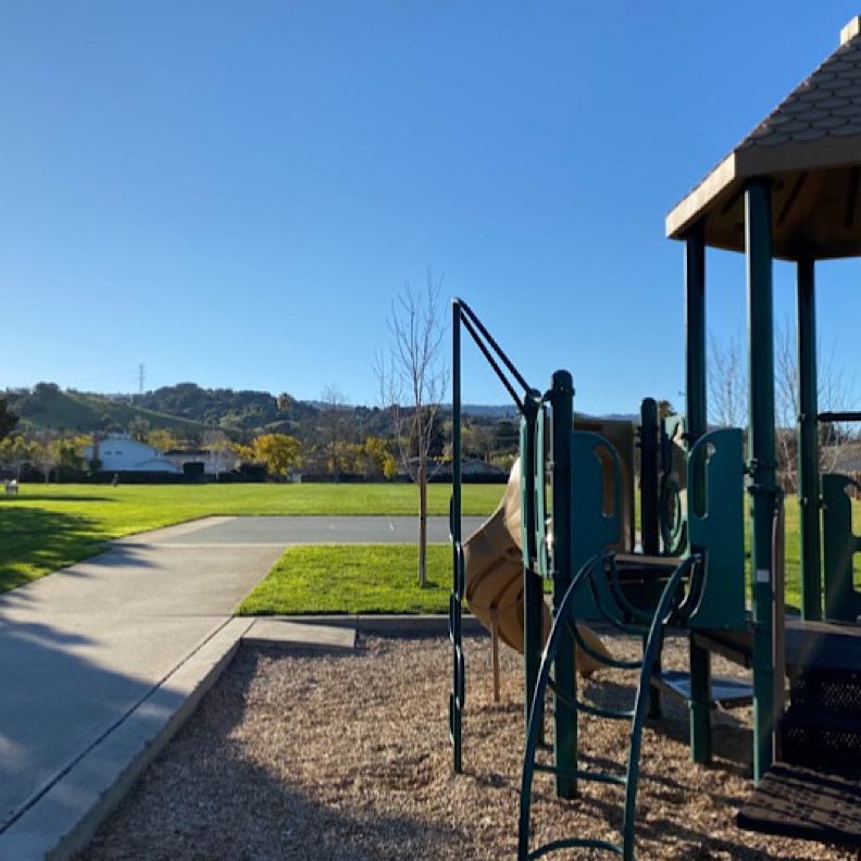 近Apple總部的南灣Cupertino的社區公園，受疫情影響，沒什麼人來散步、運動。作者提供