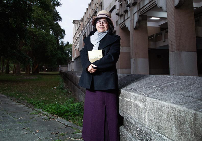 中正大學中文系主任江寶釵。