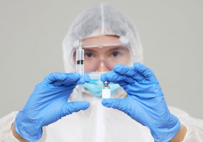 迎戰變種病毒！英國批准牛津大學疫苗投入使用