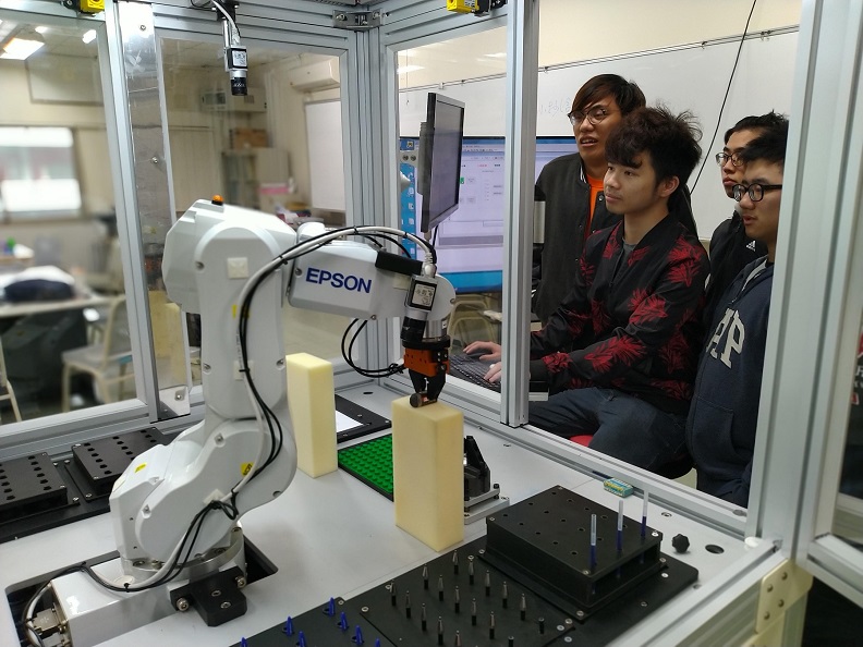 聖約翰科大開設人工智慧應用學士學位學程，為學生打造堅強AI實力。