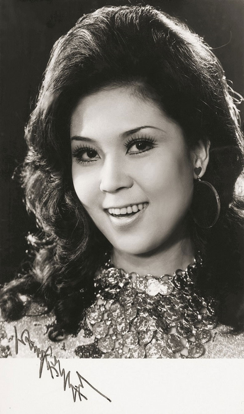 白嘉莉主持過《群星會》、《銀河璇宮》等台視經典節目，極盛期觀眾幾乎天天都能在電視上見到她。（引自《白嘉莉 回眸》時報文化提供）