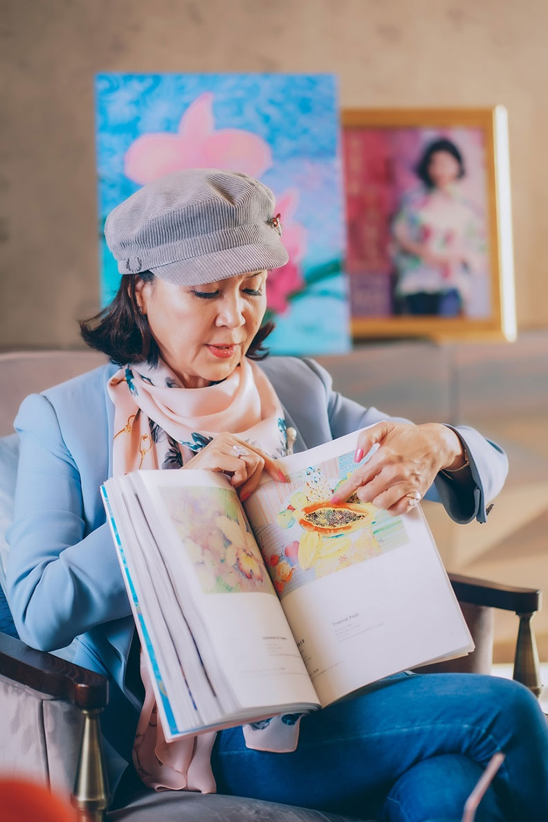 白嘉莉分享她的畫作，有位小朋友看了這幅畫裡的木瓜與籽，說像是被媽媽擁抱懷中般溫暖。