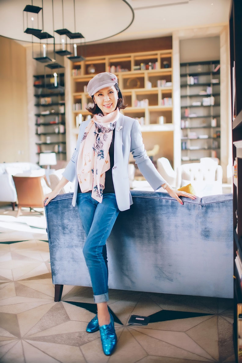 白嘉莉氣色絕佳、姿態優雅，長年早起運動與良好生活習慣，是她的絕佳後盾。