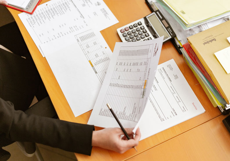 審計工作是在企業公布會計師所簽證的財報前,須查核財報中的數字合理性,以及相關的會計處理原則。僅為示意圖。取自pexels