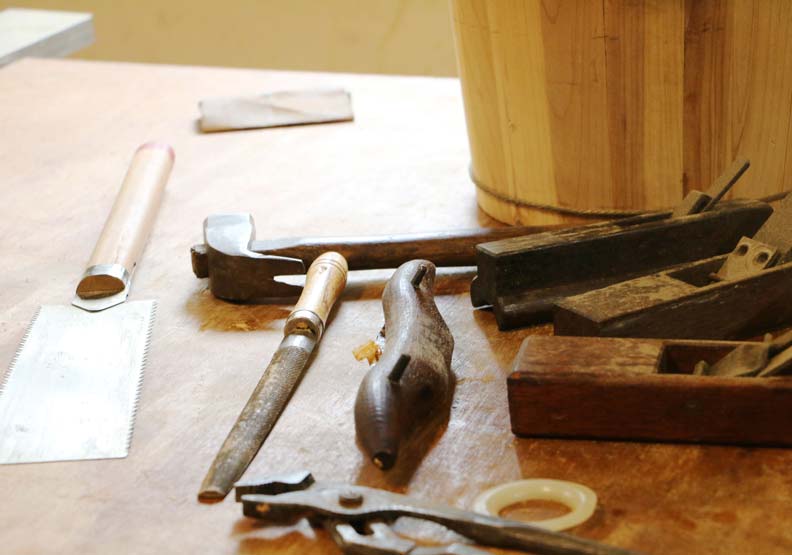 張鐘祺曾向老師傅請教,獲得不少傳統工具。攝影:洪采姍