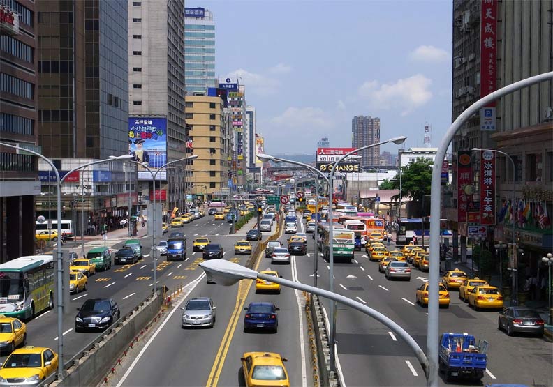 台北忠孝西路。